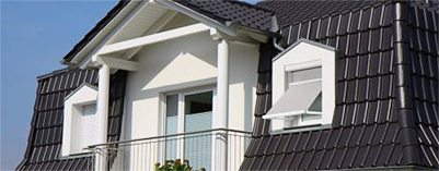 Außenrollos lassen Raum für Dekoration am Fenster