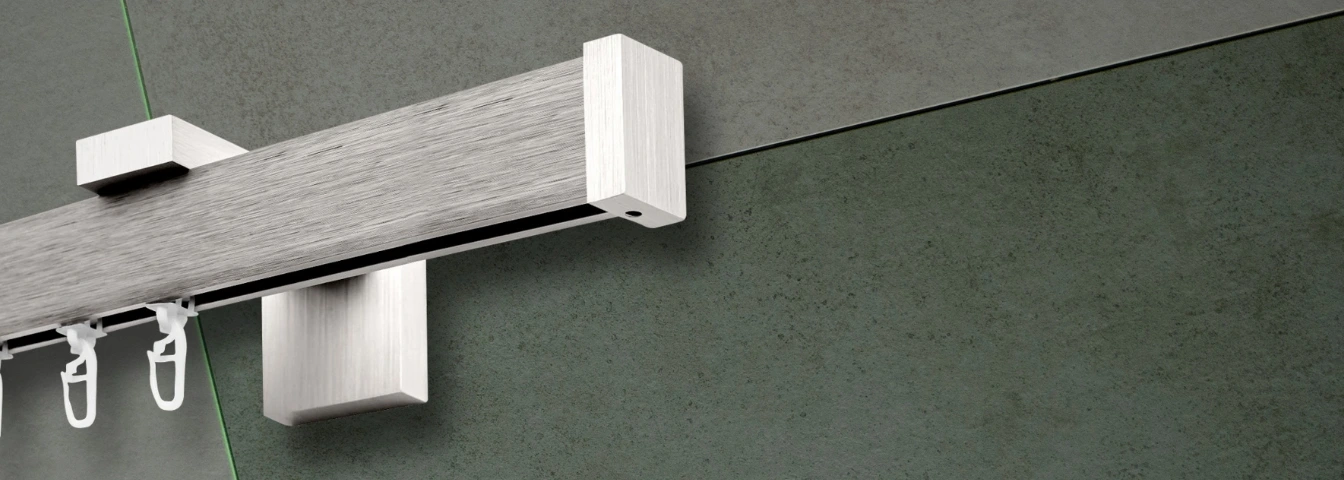 Elegante Gardinenstange in Silber aus Aluminium mit Gardinenhaken und Wandhalterung