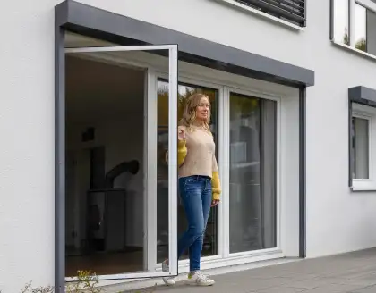 Insektenschutz Pendeltür von Lysel für verschiedene Terassentürarten