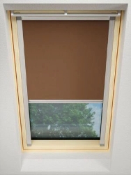 Abdunkelnde Dachfensterrollo